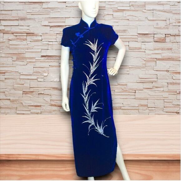 Vintage Chinese Long Dress Traditional Blue Velvet Cheongsam Size 10 EUC - Picture 1 of 8